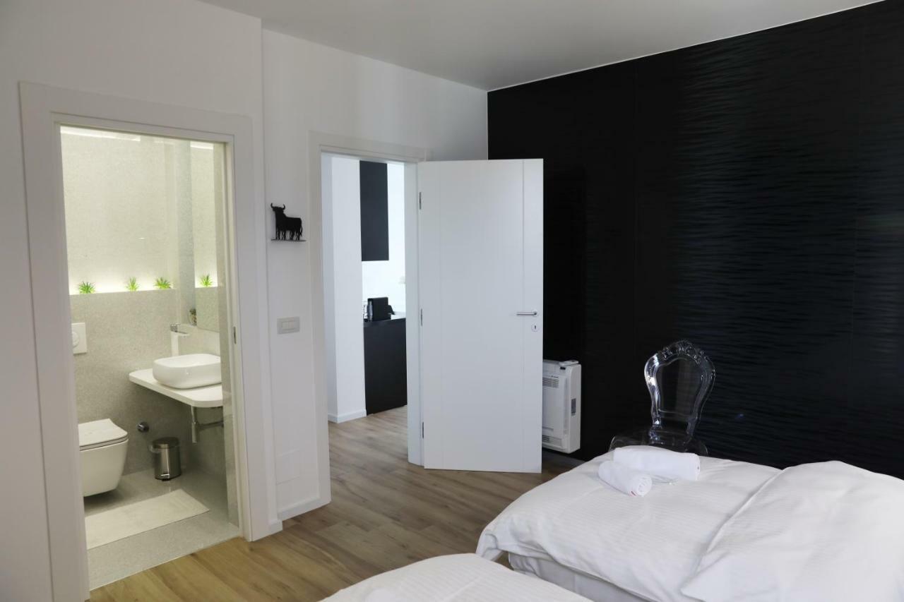TiranaTOP Suites 3 1000 ft2  Buitenkant foto