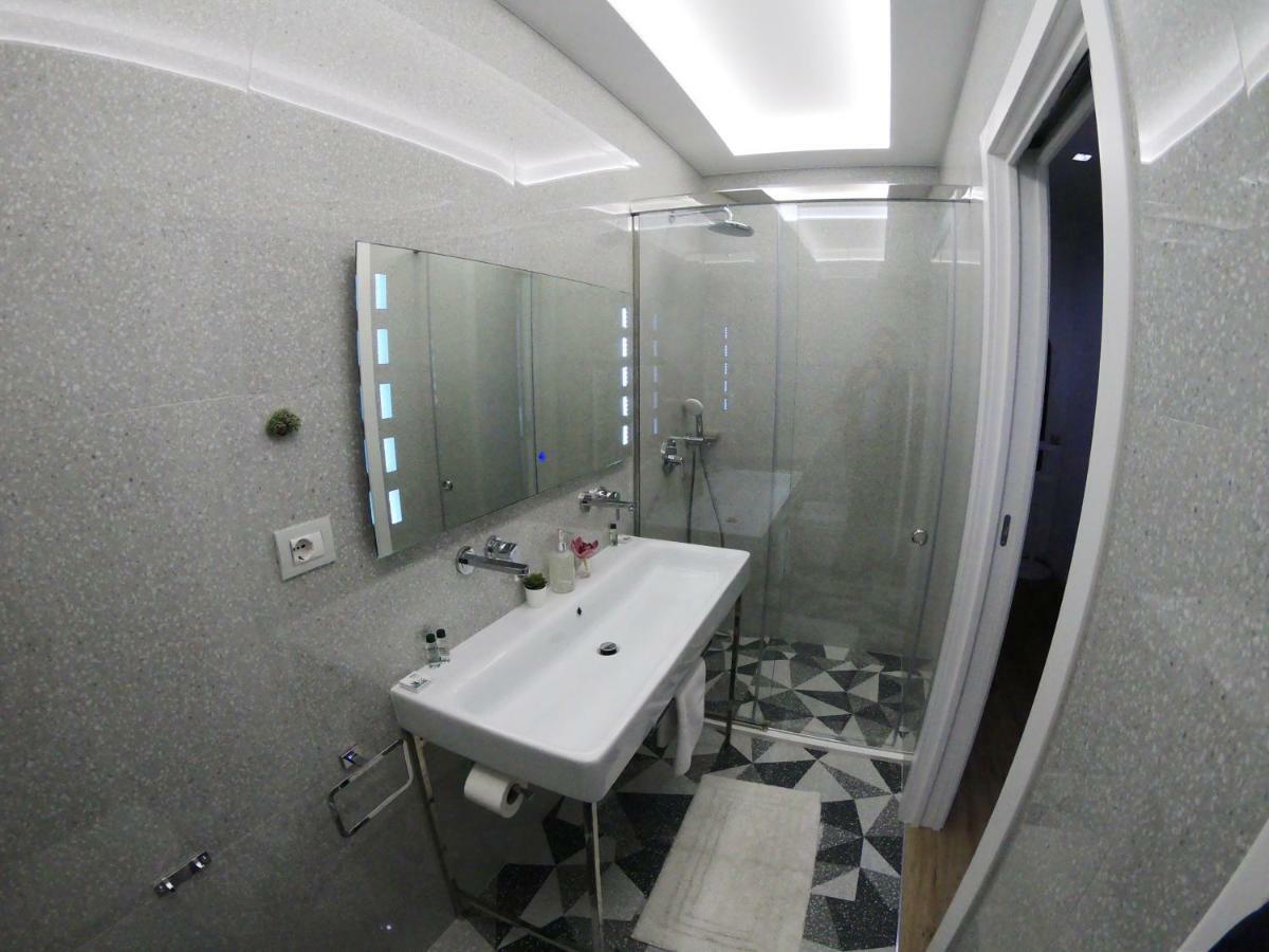 TiranaTOP Suites 3 1000 ft2  Buitenkant foto